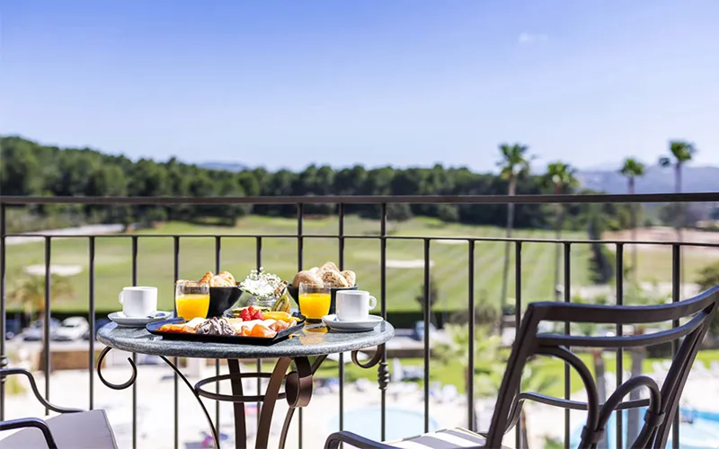 Restaurant Montgó met terras over de golfbaan